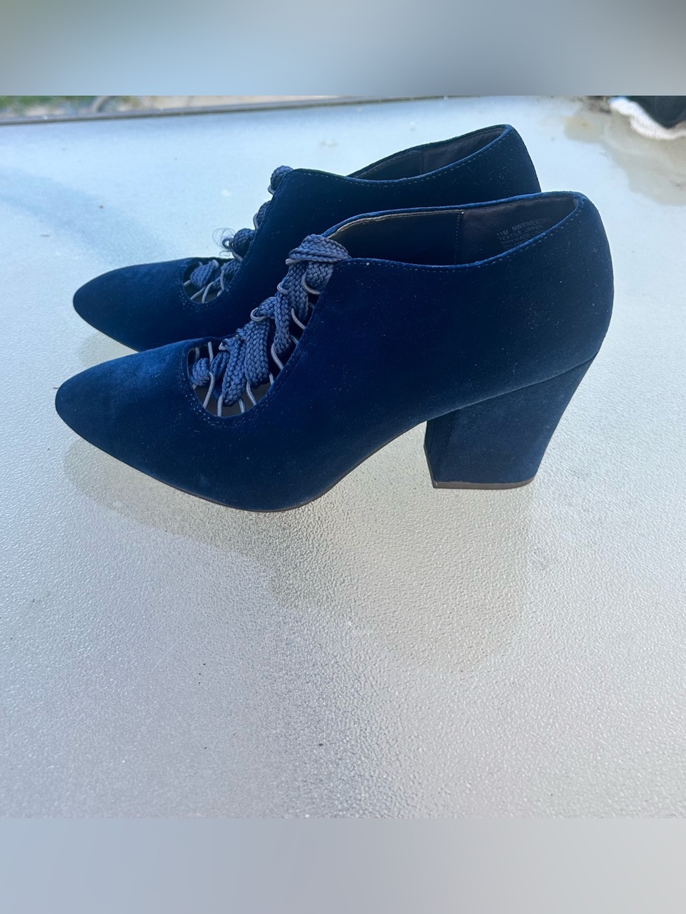 Nine West ‘Sweeorn’ Striking blue Velvet lace-up Ankle booties ~11M